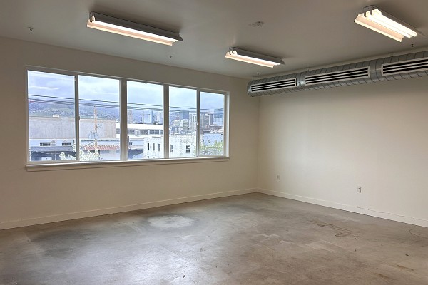 Bright and Spacious Artist Studio in Commons - 650 SF